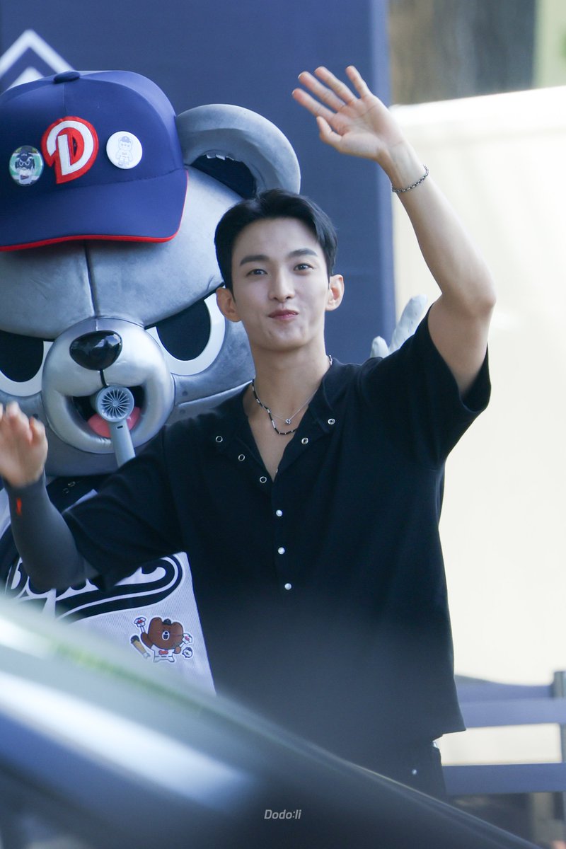 repeatDK's tweet image. 250726 ๋๊ฒธ ์๊ตฌ
๋๊ฒธ์ด ์ถ๊ทผ ์๋ฃ๐ฉท๐ฉต
#๋๊ฒธ #DK #ใใฎใงใ #DOKYEOM
#์ธ๋ธํด #SEVENTEEN #SVT
