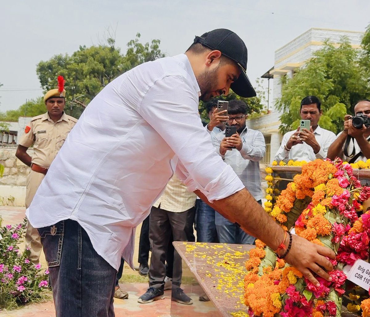 RavindraBhati__'s tweet image. आज, शहीद स्मारक पुलिस लाइन, बाड़मेर में अखिल भारतीय पूर्व सैनिक सेवा परिषद जिला इकाई के तत्वावधान में कारगिल विजय दिवस के अवसर पर आयोजित समारोह में सम्मिलित होकर शहीद जवानों को श्रद्धांजलि अर्पित की।
भारत माता के लिए अपना सर्वस्व बलिदान करने वाले उन महान सपूतों को शत-शत नमन!
जय…