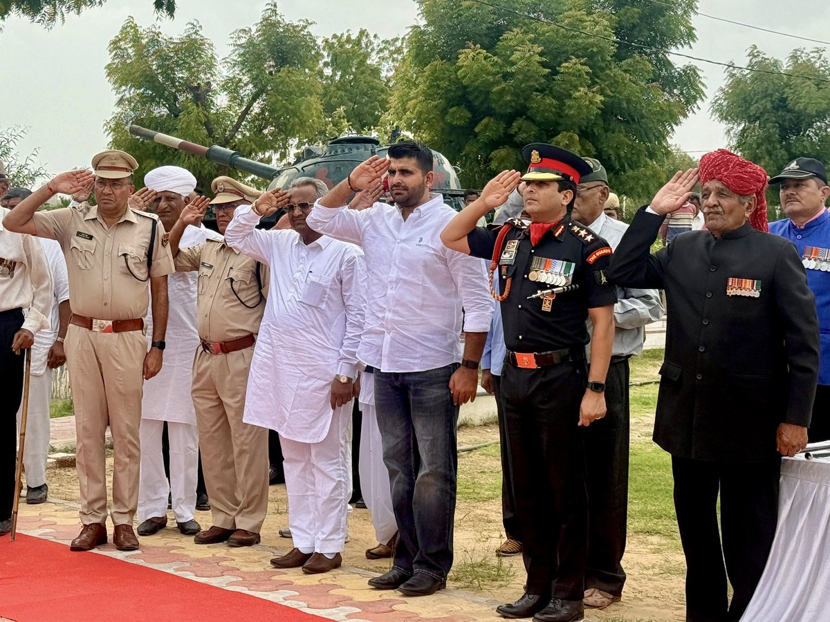 RavindraBhati__'s tweet image. आज, शहीद स्मारक पुलिस लाइन, बाड़मेर में अखिल भारतीय पूर्व सैनिक सेवा परिषद जिला इकाई के तत्वावधान में कारगिल विजय दिवस के अवसर पर आयोजित समारोह में सम्मिलित होकर शहीद जवानों को श्रद्धांजलि अर्पित की।
भारत माता के लिए अपना सर्वस्व बलिदान करने वाले उन महान सपूतों को शत-शत नमन!
जय…