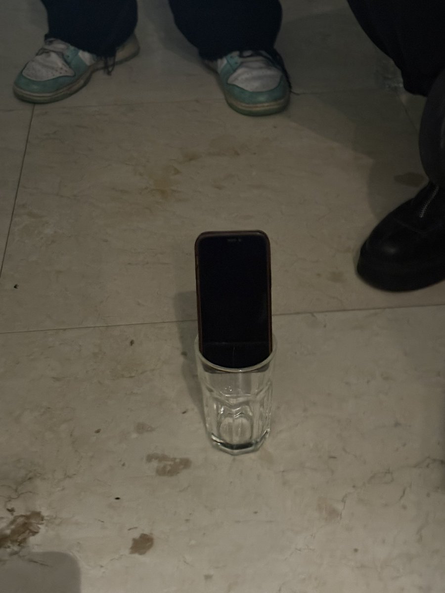 gopissgirrllll's tweet image. what did i just walk into