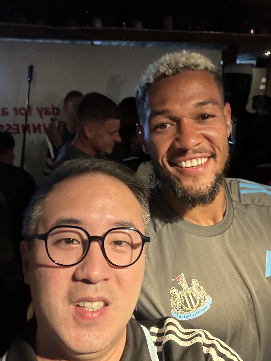 jnicoln's tweet image. Good day to meet the players in 🇸🇬 

#NUFC