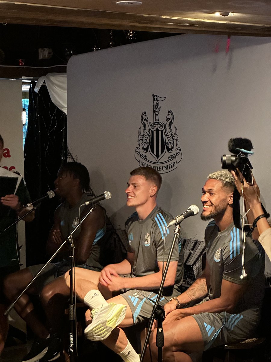 jnicoln's tweet image. Good day to meet the players in 🇸🇬 

#NUFC