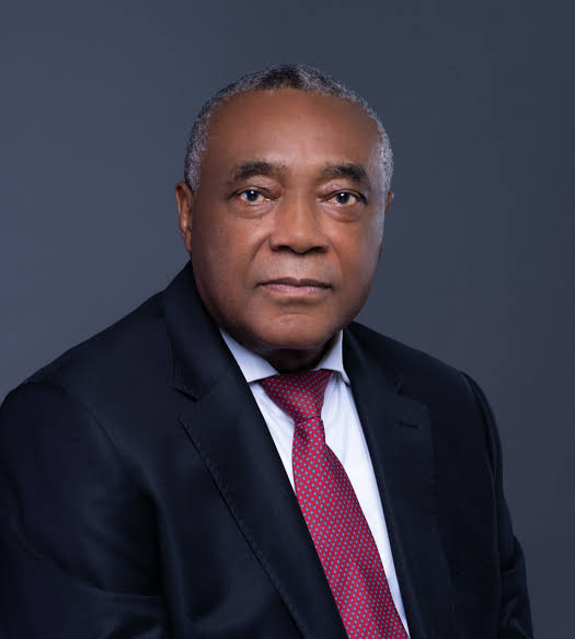 davidfatunmbi's tweet image. Who is Emmanuel Ikazoboh, the new Chair of @DangoteGroup?
▫️Alumni of Akintola Williams and Yaba Tech.
▫️On the board of @DangoteGroup since 2014.
▫️MD, Deloitte West & Central Africa (2006-2009).
▫️Interim Admin NSE (2010-2011)
▫️Group Chair @GroupEcobank (2014-2020).