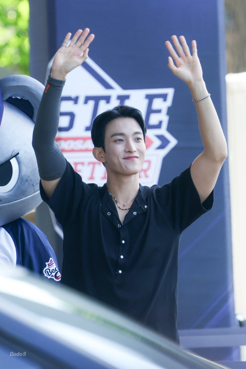 repeatDK's tweet image. 250726 ๋๊ฒธ ์๊ตฌ
์ถ๊ทผ๊ธธ ์์นผ ๊ฒธ์๋์ ์ฌ๋ฆผ โค๏ธโ๐ฅ
#๋๊ฒธ #DK #ใใฎใงใ #DOKYEOM
#์ธ๋ธํด #SEVENTEEN #SVT