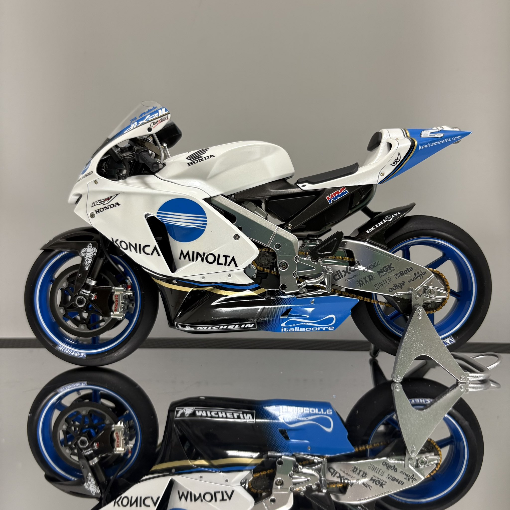オートバイ・バイク KONICA MINOLTA Honda RC211V '06 1/12 オートバイ・バイク KONICA MINOLTA Honda RC211V '06 1/12