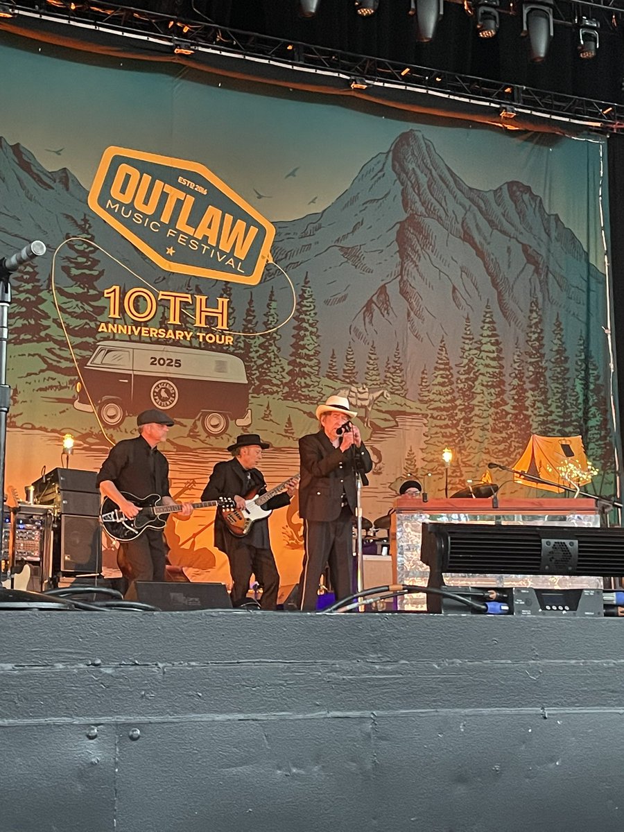 MrRedude's tweet image. My 3rd Bob show and probably my favorite. He sounded absolutely outstanding and the setlist was fantastic
Thanks @thedeltalady for the picture who had an unbelievable view