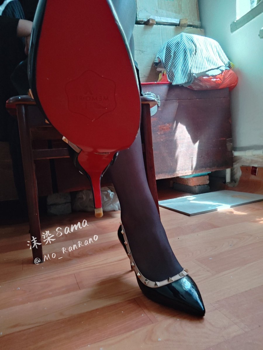 狗奴才，你在装什么呢？下贱的东西还装模作样的
见到妖妈祖宗就立马跪下，像条哈巴狗一样跪舔~
#文爱 #文援姬 #文媛 #女s #足交 #羞辱 #寸止 #聊天 #ATM打钱奴 #上贡奴 #提款机奴 #文媛 #足交  #榨精 #调教 #洗脑 #曝光 #性幻想 #调教 #寸止 #羞辱 #压榨 #sm #指令 #诱惑 #丝袜 #伪娘 #男娘 #文媛