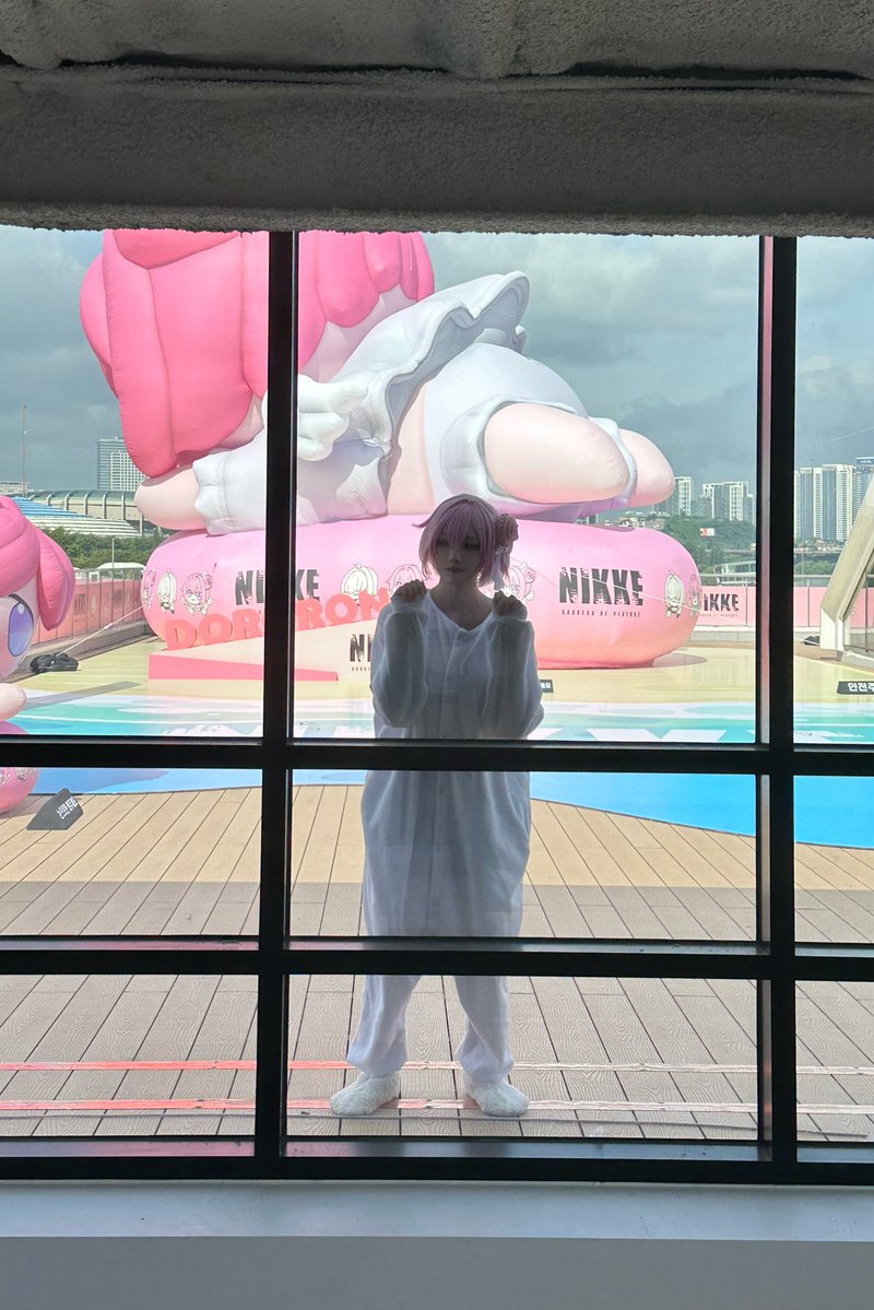 혹시..
진짜더운데
안에들어가도
될까요

#잠실한강도로롱 #NIKKEdoro #NIKKEcosplay #NIKKEKRcosplay