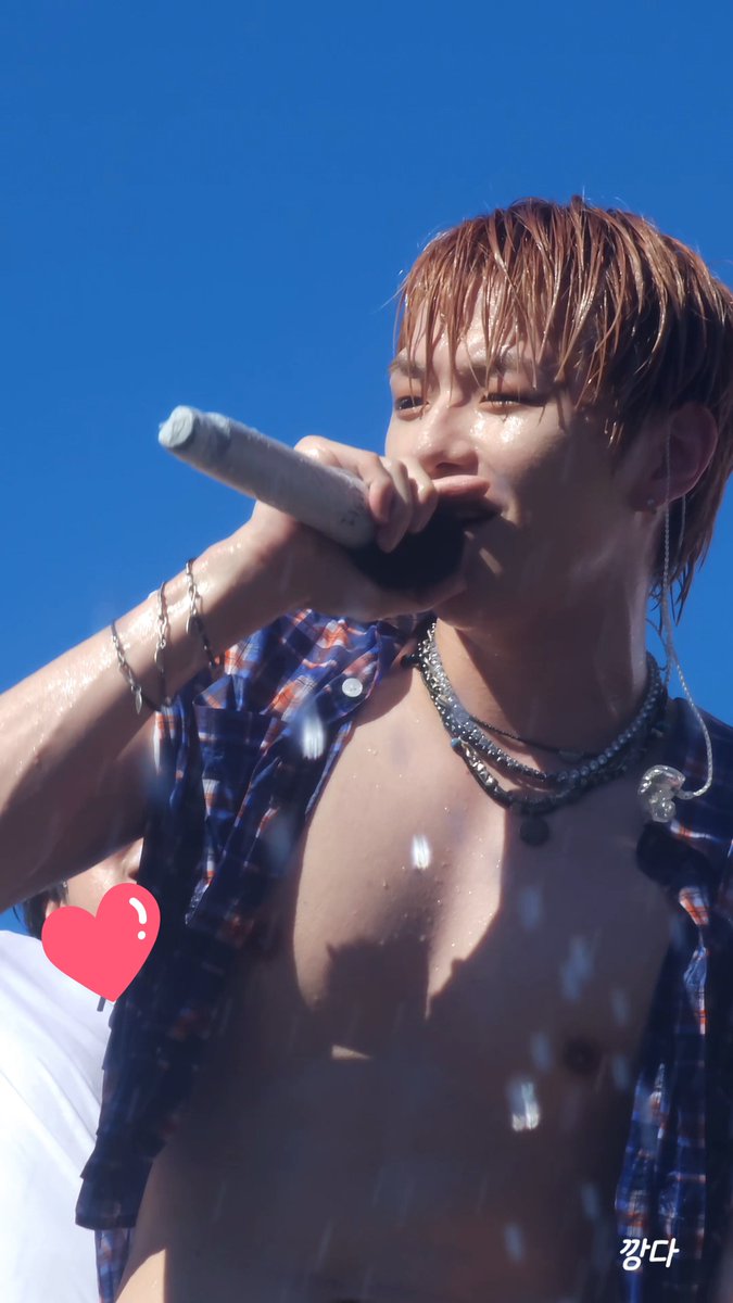 KKANGDAA_1210's tweet photo. 하눌라라
#강다니엘 #KANGDANIEL https://t.co/SxuqRj4C2P