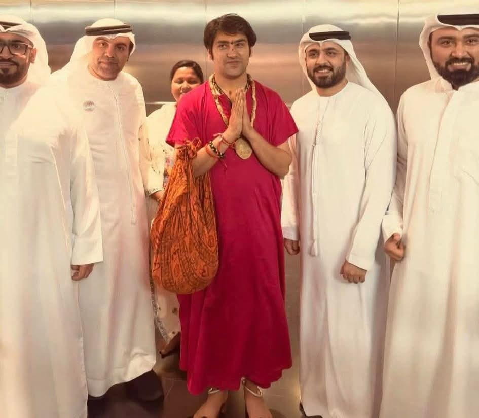 nidhiambedkar's tweet image. ये हिंदू हैं या मुस्लिम..??
हिंदू राष्ट्र के नाम पर कब तक लोगों को मूर्ख बनायेगा..??