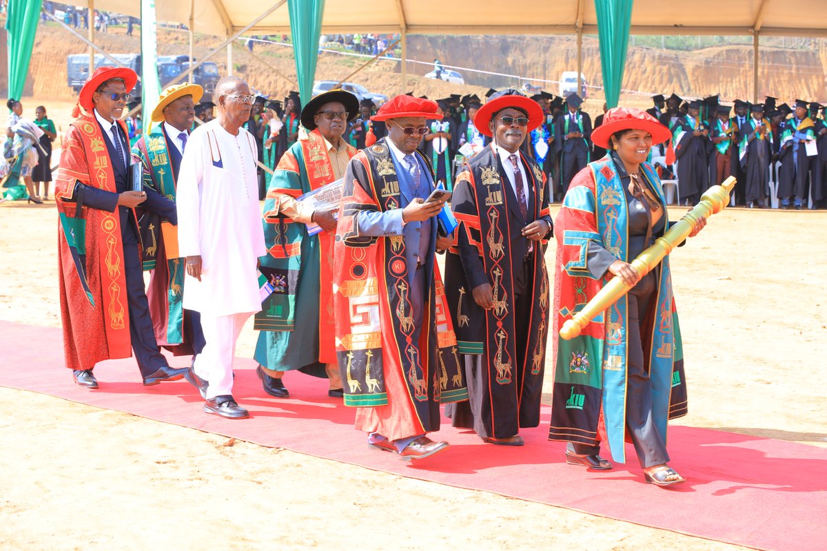 kiuvarsity's tweet image. The Chancellor's procession has officially ushered us into the #KIU31stGrad celebrations.
#KIU25thAnniversary