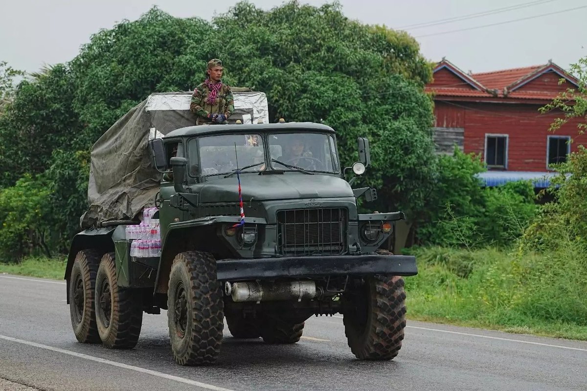 HDNER's tweet image. Death toll rises in Thai-Cambodian clashes despite ceasefire call hry.yt/1cy