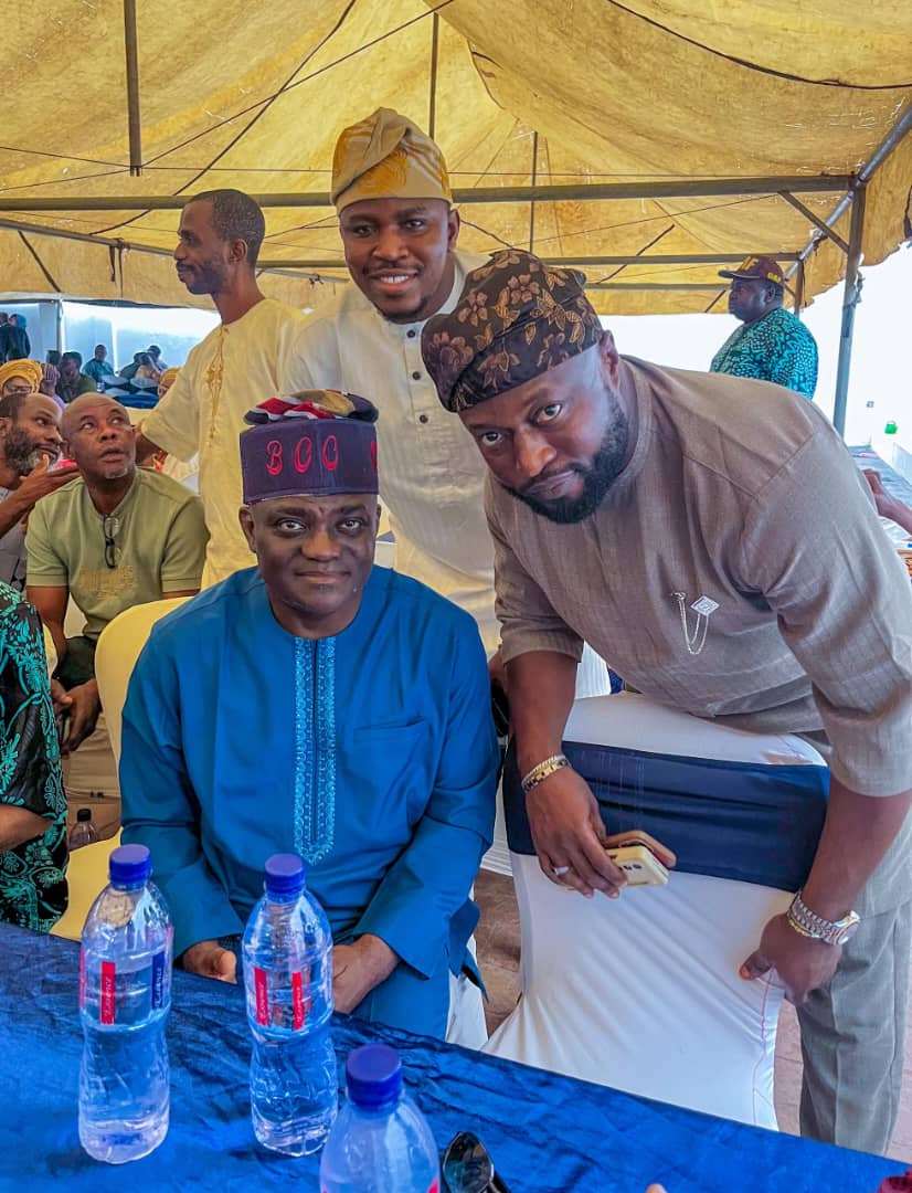 Benkoforikire's tweet photo. On 25th July 2025, at the country home of H.E. Isiaka Gboyega Oyetola, I met Hon. Busayo Oluwole Oke (BOO), Rep. for Obokun/Oriade Fed. Constituency.
We exchanged pleasantries, and I thanked him for his service to our nation and the APC, especially in Osun State. 🇳🇬🤝
#APC #BOO https://t.co/2xWmQbMMzs