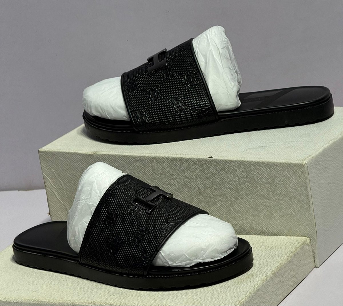Italian Pam’s Quality 
Available in size 39-46

#price:  23k

DM/Whatsapp: 07010230341
            
Location: Kaduna
Delivery: Nationwide 
 RT please.