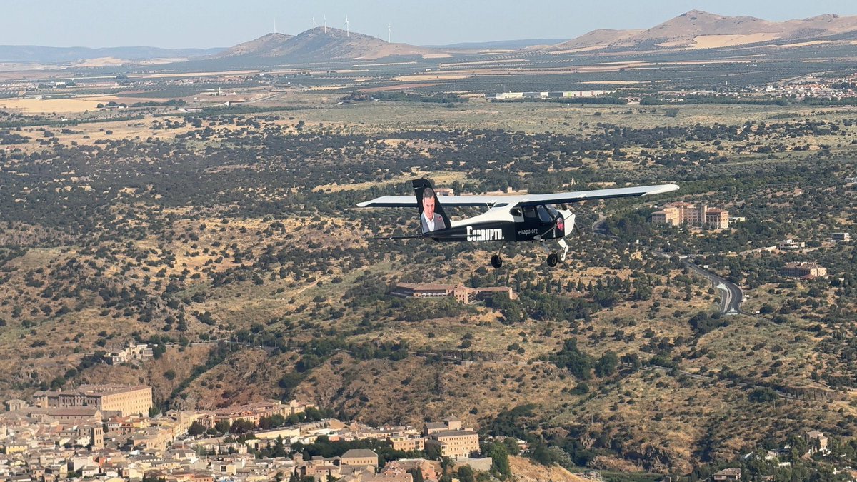 hazteoir's tweet image. Buenos días nos dé Dios.
Se ha quedado un sábado estupendo para seguir apretando, ya que no es el momento de aflojar.
APRETEU: ¡POR TIERRA, MAR Y AIRE! 🛩️