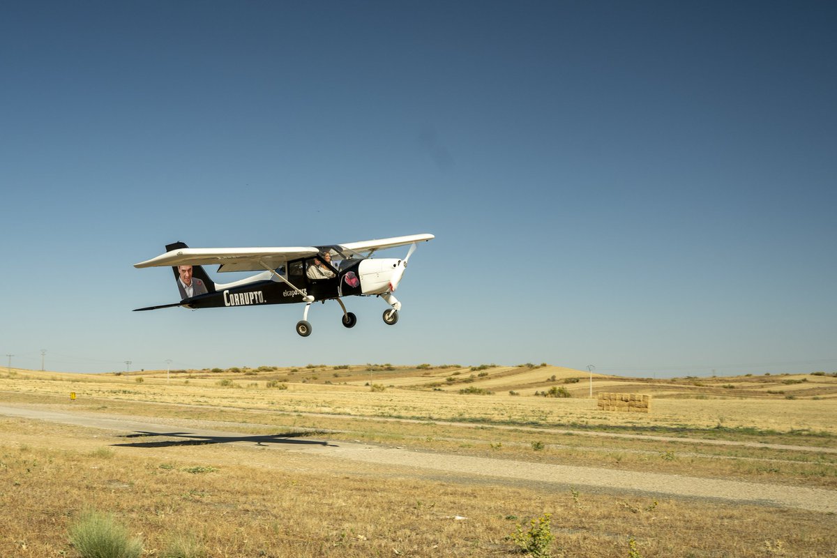 hazteoir's tweet image. Buenos días nos dé Dios.
Se ha quedado un sábado estupendo para seguir apretando, ya que no es el momento de aflojar.
APRETEU: ¡POR TIERRA, MAR Y AIRE! 🛩️