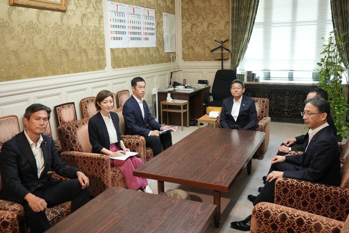 urumageorge's tweet image. 昨日25日、立民、維新、国民、れいわ、共産の野党5党の国対委員長会談があり、8月1日召集予定の臨時国会の対応を協議しました。
◯関税交渉の合意内容について予算委員会の集中審議を要求
◯ガソリン税の暫定税率の廃止法案を臨時国会に提出
について確認いたしました。