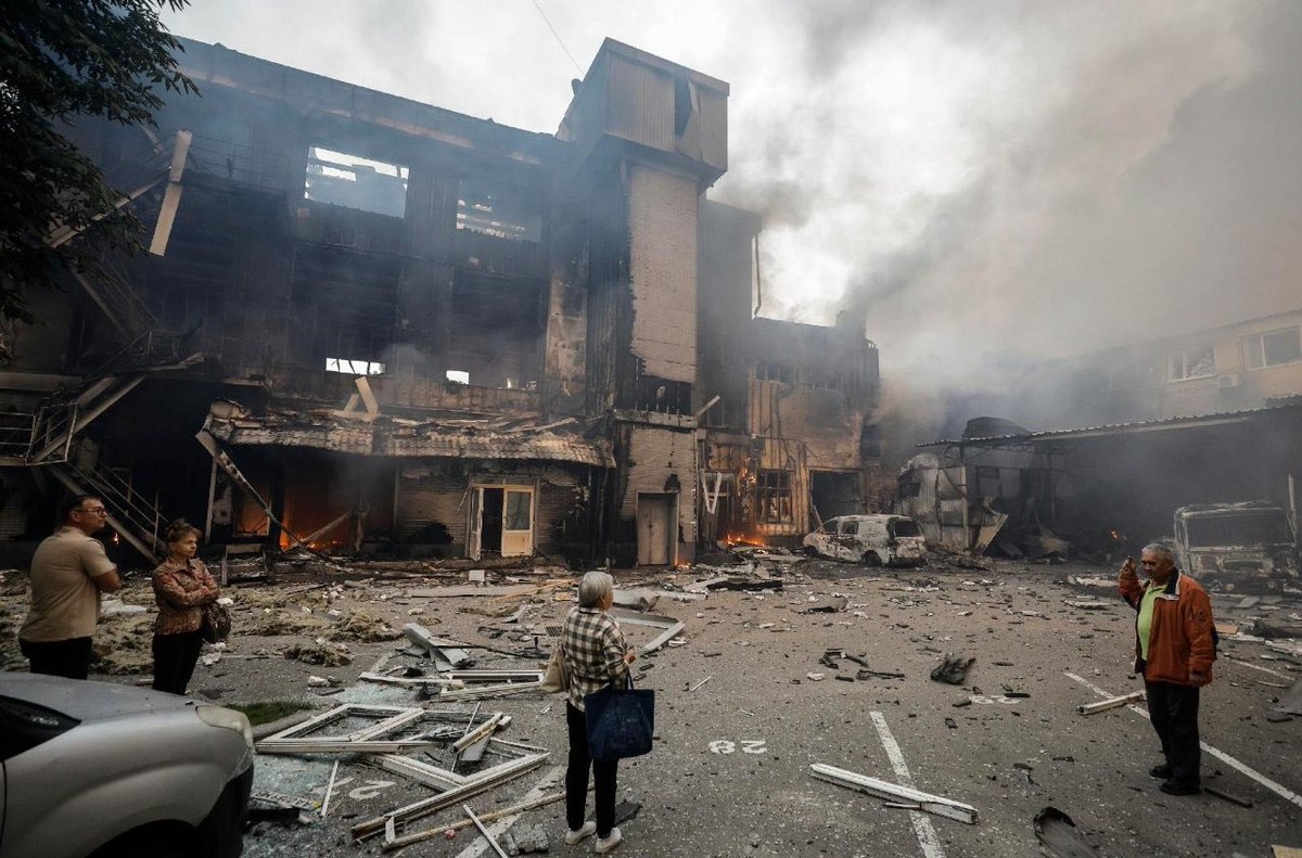 lindipende's tweet image. 🚨ULTIM’ORA
Russia-Ucraina: attacchi incrociati provocano morti e feriti
Proseguono gli attacchi incrociati tra l’esercito russo e quello ucraino dopo il sostanziale fallimento dei negoziati di Istanbul dello scorso 23 luglio.