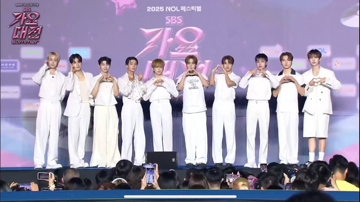 fixontricky's tweet image. are they not afraid that they might stain their pants if they get their period