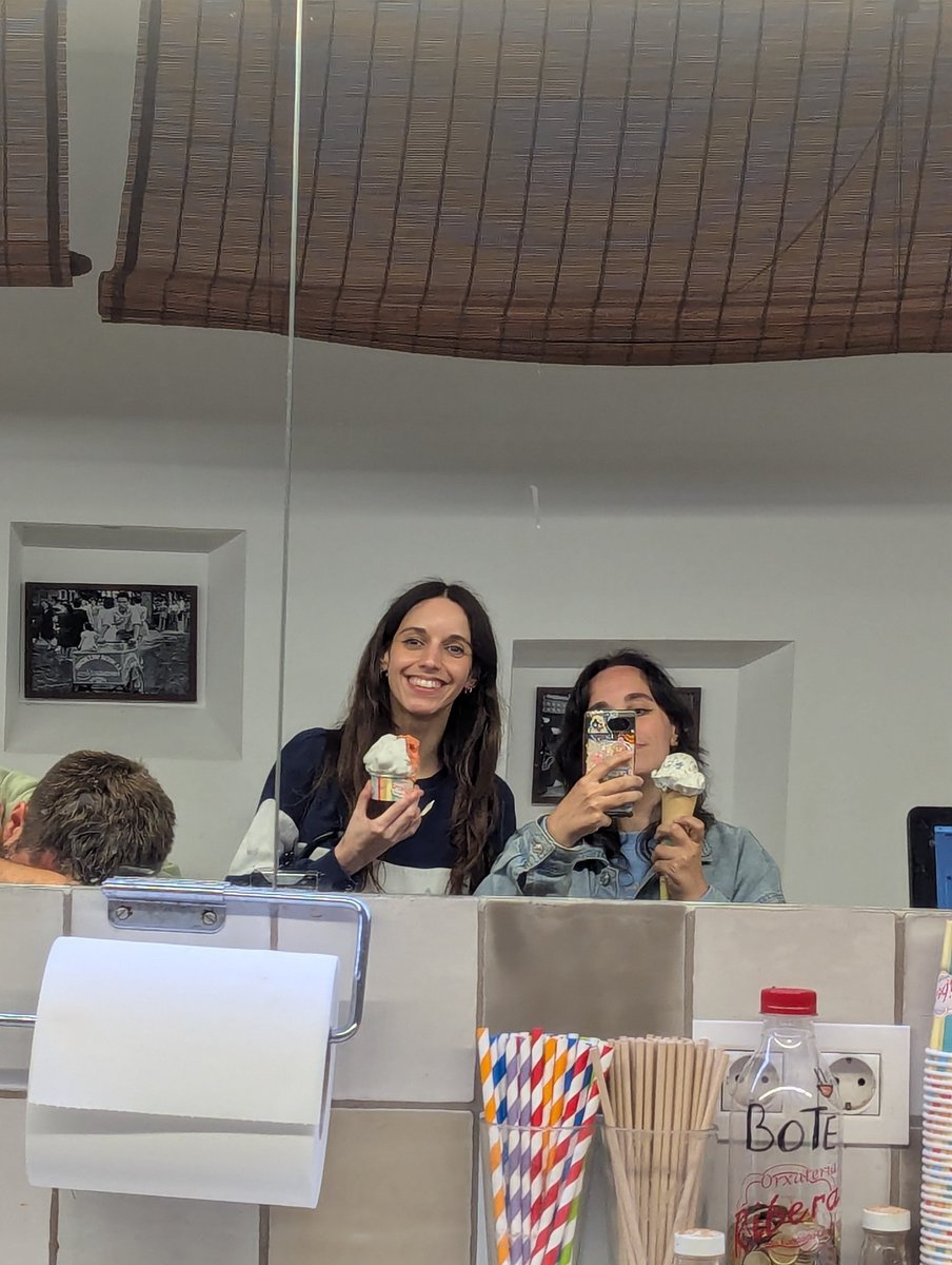 RinandCat's tweet image. 🌭🍟🍨📷💛