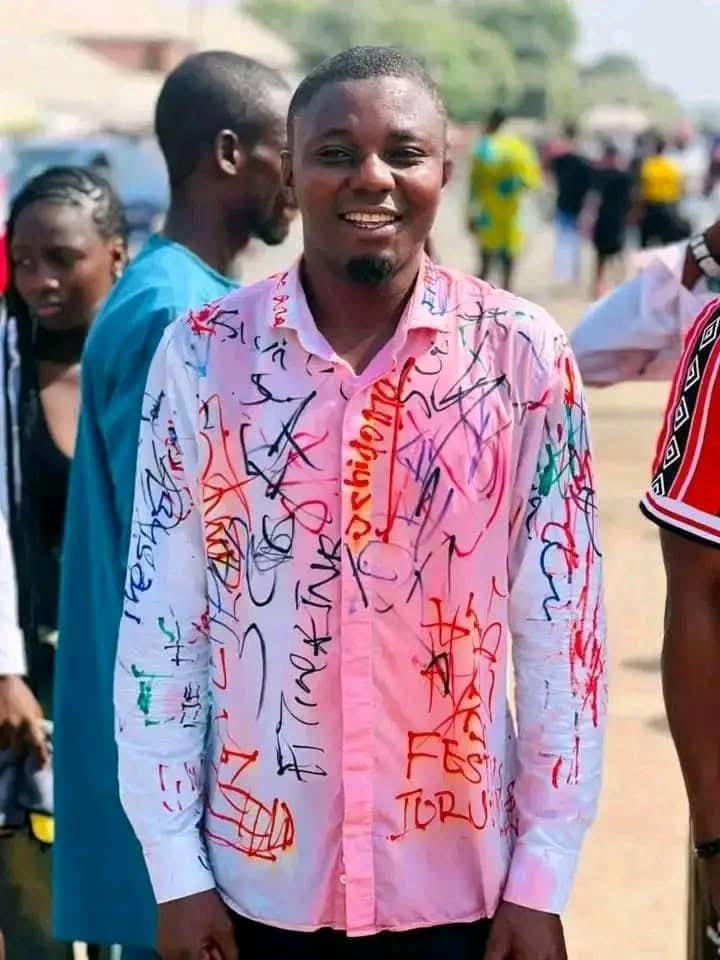 ArewaFactsZone's tweet image. Sule Nelson Igoche graduated with a First-Class degree in Soil Science from Federal University Wukari (2023/2024), overcoming financial and administrative challenges. He balanced part-time work with studies, developed tech skills, and taught computer literacy to students and…