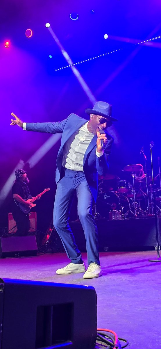 Laura Bennett tweet media