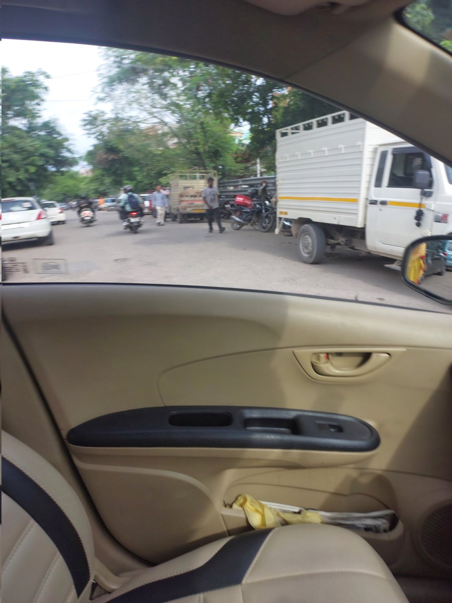 WelfareSuper's tweet photo. DgpChdPolice @ssptfcchd @chandigarh_admn traffic chaose V5 rd sect 45A . Wrong parking and repair on rd.High Court order CWP 170 dat 21.09.2021. No improvement. Need concrete plan to stop these activities.  A proper depuation of team  full day can help us a lot https://t.co/JCiSdiF6Cq