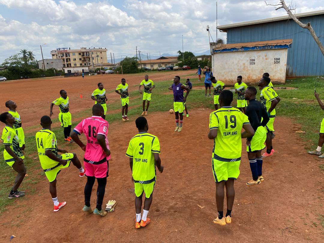 Qui dit week-end, dit 2-0. Qui dit 2-0, dit Olibo League. RDV ce week-end pour les matchs de votre championnat préféré. Vous êtes tous attendus, c’est gratuit !!!

Samedi de folie. 🙂