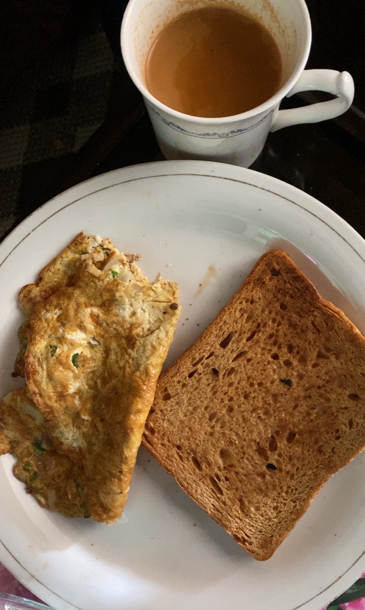 Nostalgicc_A's tweet image. I was not feeling well since yesterday so my saas made nashta for me today when I woke up. What did I do to deserve such people? 🥲❤️ I had first bite of omelette tho lol