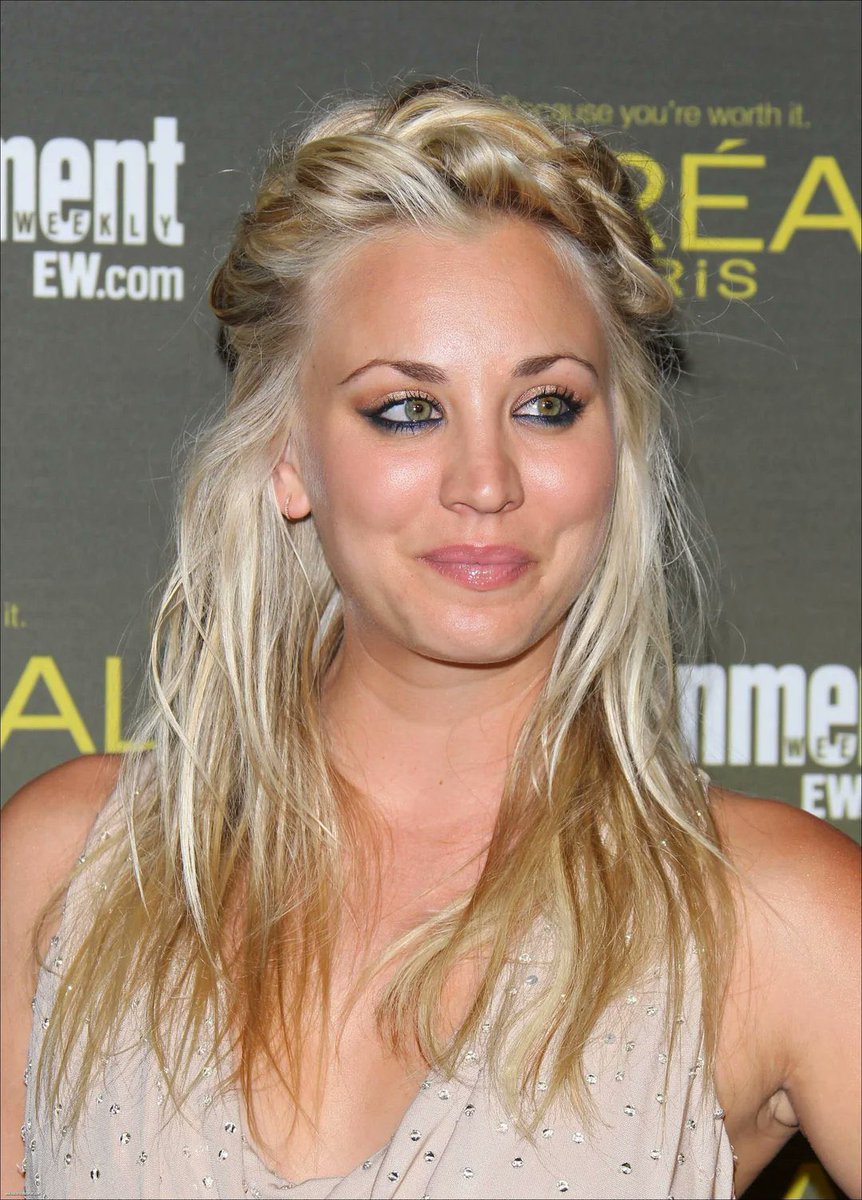 Kaley_Cuoco07's tweet photo. can someone say something to this ✌️💐😘🥰 https://t.co/RbAMdClTKD