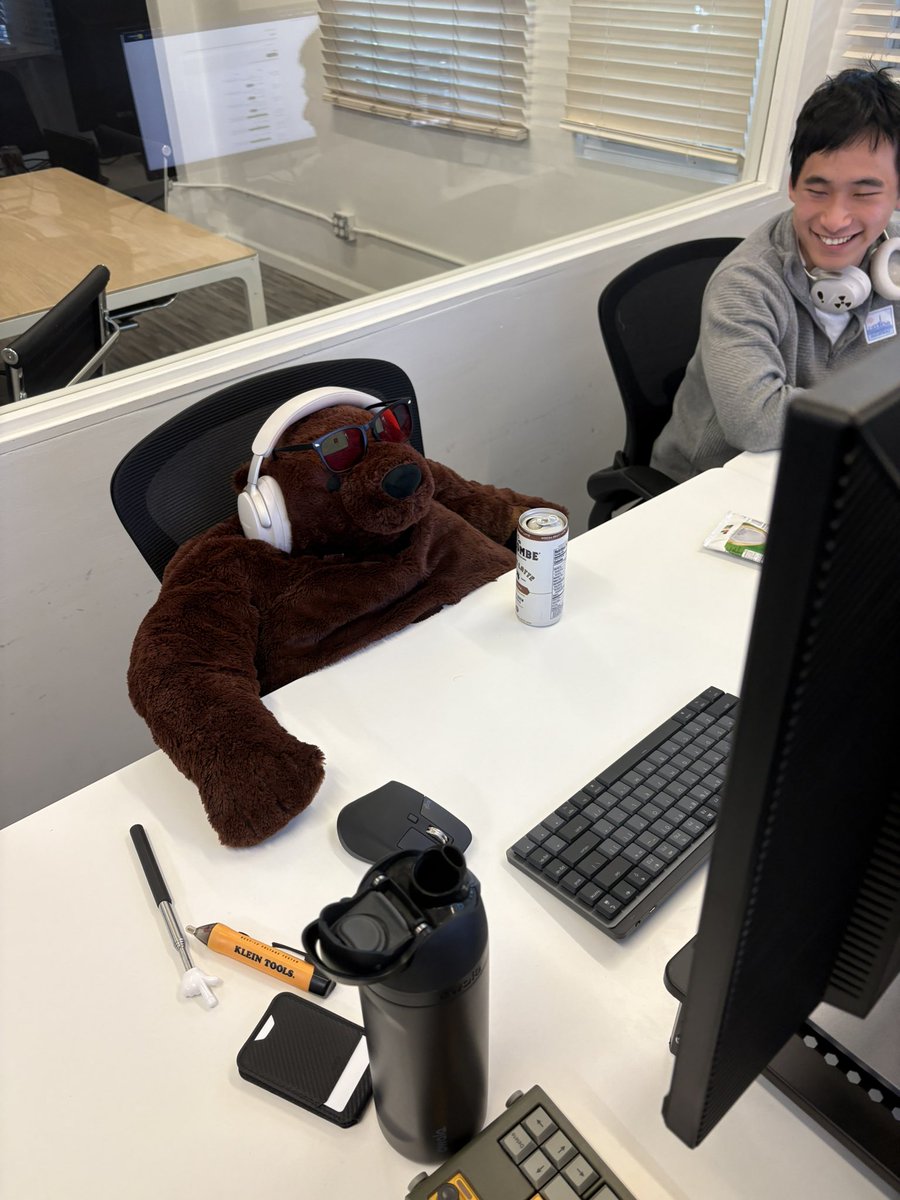 ahamidi_'s tweet image. newest employee @cladoai
