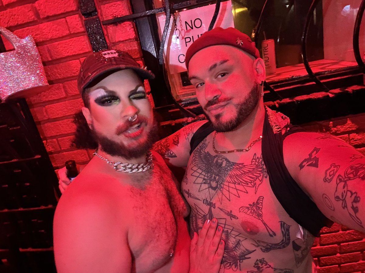 The Bear Queens. 🐻