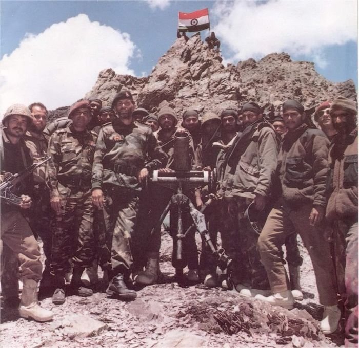 Credifin_'s tweet photo. 🇮🇳 𝐊𝐚𝐫𝐠𝐢𝐥 𝐕𝐢𝐣𝐚𝐲 𝐃𝐢𝐰𝐚𝐬
On these proud peaks where courage triumphed, we honor the heroes of Kargil.
From frozen silence rose a legacy that still stirs the soul.
Let’s remember—not just today, but always.

Jai Hind🫡

#KargilVijayDiwas2025 
#JaiHind #IndianArmy https://t.co/WocLNLtXCF