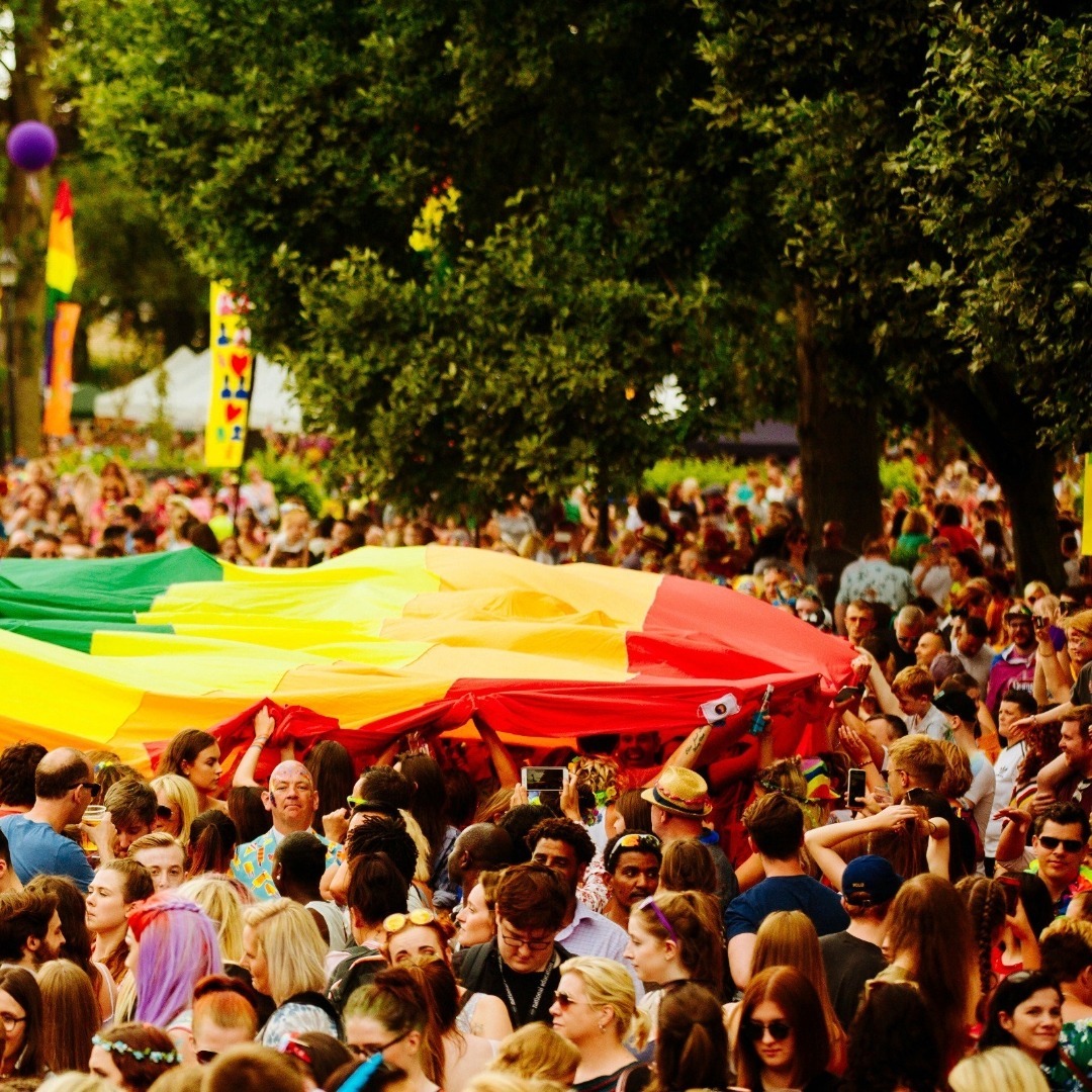 Wishing everyone in Hull a Happy Pride celebration today! ❤️ 

🌈 <a href="/prideinhull/">Pride in Hull</a>