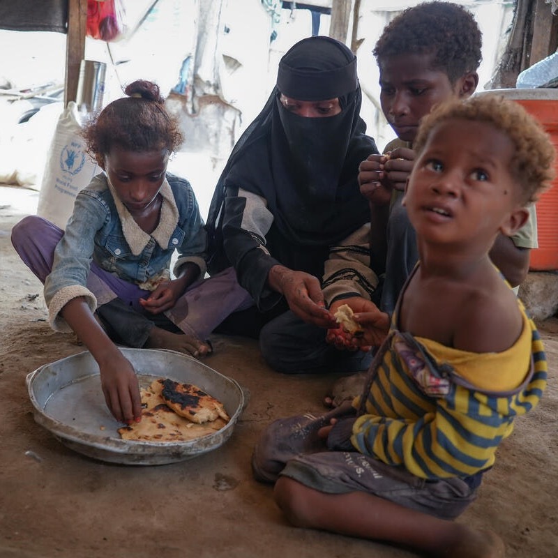 WFP_Arabic's tweet image. في عام 2025، ستظل منطقة #الشرق_الأوسط و #شمال_إفريقيا تعاني من انعدام الأمن الغذائي بسبب:
🔴 النزاعات
🔴 النزوح
🔴 نقص التمويل
🔴 التدهور الاقتصادي
المنطقة على حافة الانهيار، و خطر الجوع يدفعها أكثر فأكثر.
📢 هناك حاجة ماسة للدعم!