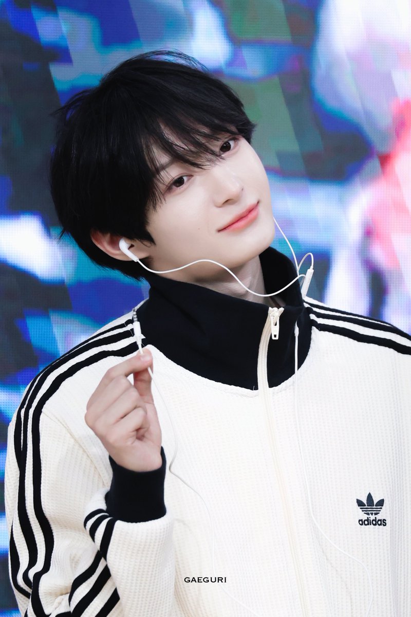 250530
#동화 #DONGHWA #킥플립 #KickFlip