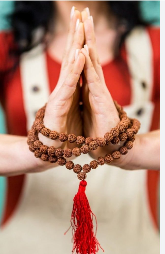 SimpleVastu's tweet photo. 5/7
“Students, Creators, Thinkers – This One’s For You”
Stuck in a mental loop? Can’t focus?

Rudraksha beads, especially 4 and 6 Mukhi, are said to enhance memory, clarity, and verbal expression.

Whether you’re studying for an exam or working on your next big idea—this might be the clarity boost you never knew you needed.

Wear it on your skin. Or just keep it near while working. Observe. Reflect. Sharpen.