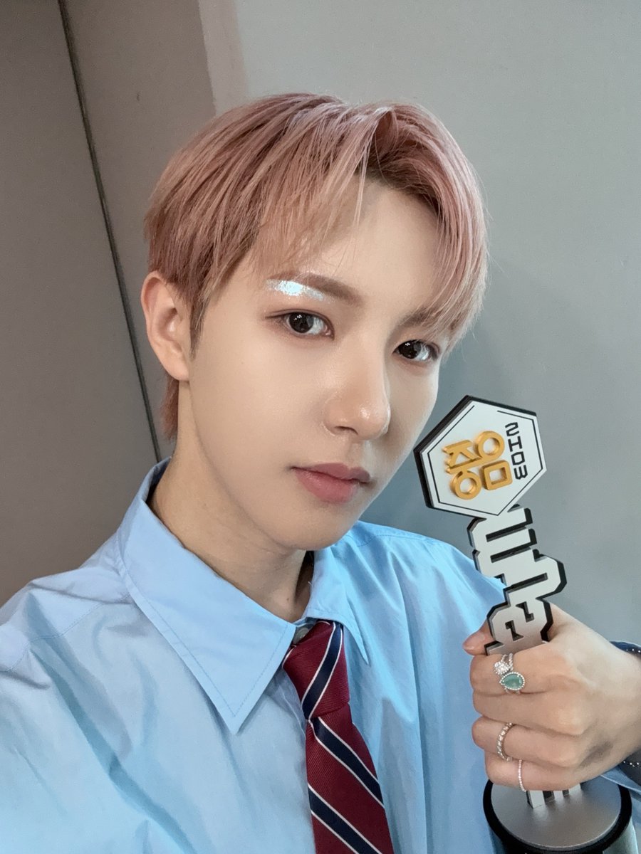 250725 renjun bbl

“thankk youu!!!!!🎉🎉🎉”