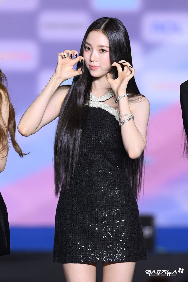 meovvbase's tweet image. Narin shines brightly like she was born to be in the spotlight.
MEOVV AT SBS GAYO DAEJEON
#MEOVV_SBS가요대전
#SBS가요대전Summer