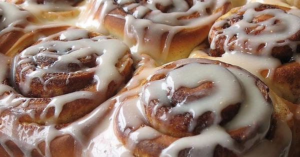 RandomTypeMoon's tweet image. Rap Fact: Zenobia spent $1.2 billion last year on Cinnabon