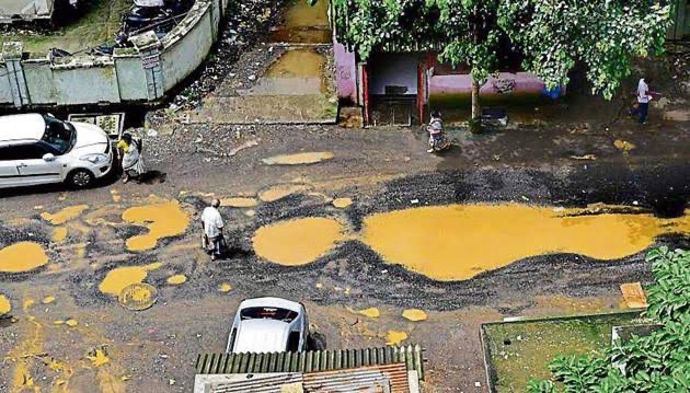MFuturewala's tweet image. Thank you for providing us with mini wells and ponds so that there is no ‘Paani ki killat’ for the aam aadmi in Mumbai…
We are forever grateful for such thoughtful authorities.
- Your loving Mumbaikar
#Mumbai #MumbaiRains #Potholes