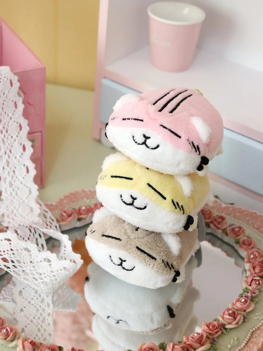 yondo_official's tweet image. 🐹미니미 햄쿠 키링 입고!!🐹
추억의 납작 햄스터 쿠션의 미니미 키링 버전이 입고 되었어요💕
어릴적 함께 했던 추억의 햄쿠와 어디든 함께 다닐 수 있는 기회...♡
작아진만큼 귀여움은 2배!
✔ 햄스터 쿠션 키링, 햄쿠 키링
🔎연도문구 스토어 ‘햄스터 쿠션 키링’
smartstore.naver.com/yondo/category…
※…