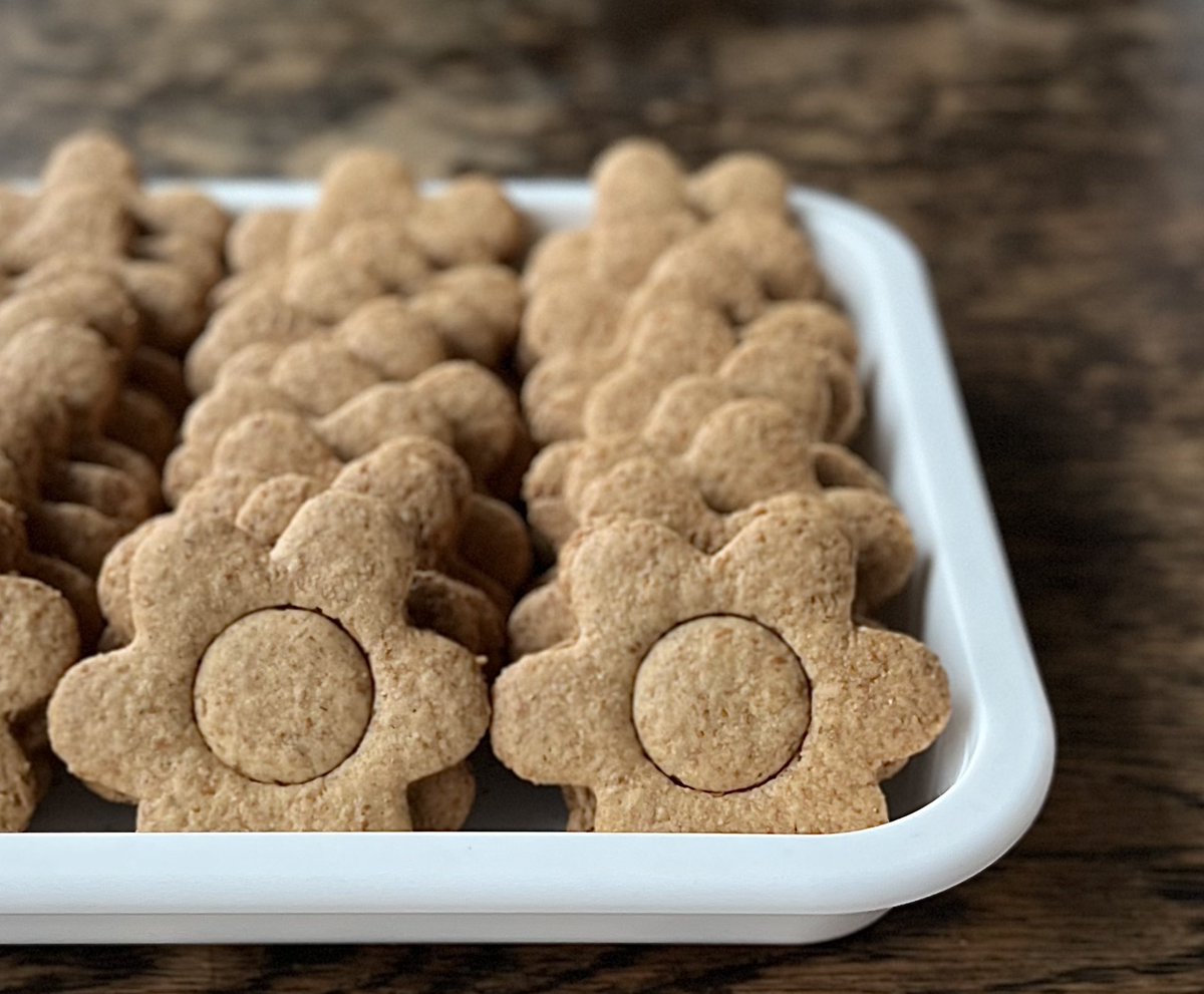 7/27(日)11〜17時までことカフェさんでお菓子販売です。あしたは焼き菓子のみです。
選挙割りとしてクッキーをおわたしするのも、あしたまでです🍪
暑い毎日ですが、おやつ買いに来てください☺️
よろしくおねがいします。
#選挙割すぎなみ 
<a href="/kotobldg/">西荻の“ことビル”</a>