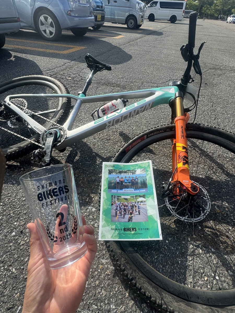 ride_food_love's tweet image. バイク借りてリスタート🚴‍♀️

２位フィニッシュ🥈

サイズ小さいなぁーと思いながらも、諦めずにリスタートしゴールできて良かった💪

#elvesbike
#NANDOR
@elvesbikejapan
