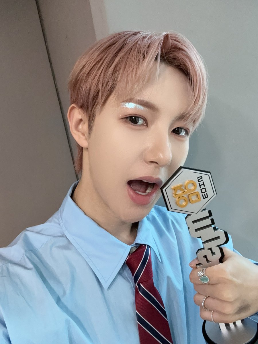 3r2j3's tweet image. #BTTF2ndWin

🥳🥳🥳🥳🥳🥳🥳
