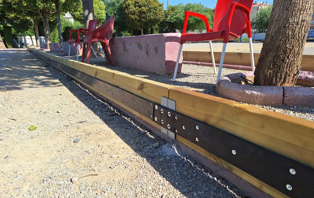 Ajuntament de Lleida (@paerialleida) on Twitter photo La Paeria millora les instal·lacions de la Petanca Municipal de La Bordeta🎳
👉S’han substituït els taulons de fusta perimetrals de les pistes i s’ha aportat nou sauló i grava al paviment
<a href="/esports_lleida/">Esports Lleida</a>
➕info➡️paeria.cat/ca/actualitat/… La Paeria millora les instal·lacions de la Petanca Municipal de La Bordeta🎳
👉S’han substituït els taulons de fusta perimetrals de les pistes i s’ha aportat nou sauló i grava al paviment
<a href="/esports_lleida/">Esports Lleida</a>
➕info➡️paeria.cat/ca/actualitat/…