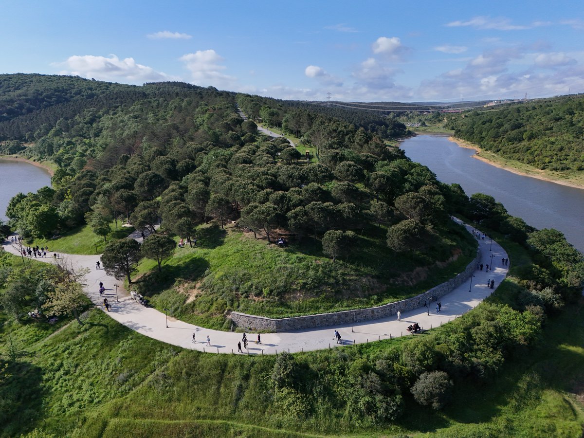 VolkanDemir_PhD's tweet image. 🌳 Kemerburgaz Kent Ormanı’na Gel Havan Değişsin!
İBB olarak 2019’da İstanbul’a kazandırdığımız bu dev açık hava yaşam alanı, 5,5 milyon metrekarelik yüzölçümüyle spor, kültür, sanat ve eğlenceyi bir arada sunuyor.
@BogaziciYonetim bünyesindeki Kemerburgaz Kent Ormanı,…
