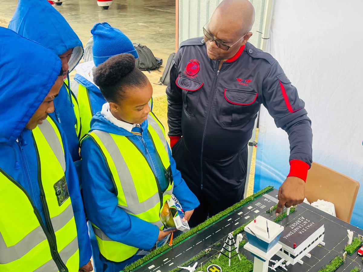 Aviation dreams are taking off in Kroonstad!

<a href="/ATNSSA/">ATNS</a> Career Expo (25–26 July) is inspiring Free State learners—supported by #IStutterFoundation. <a href="/ATNSSA/">ATNS</a> Chair Mr Zola Majavu, CD (SA), is at the Kroonstad Airport, sharing wisdom and sparking ambition!

 #YouthInAviation