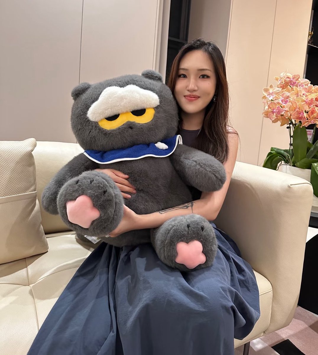 Kristine_GD's tweet image. Anyone selling the giant Zoa plushie? Name your price