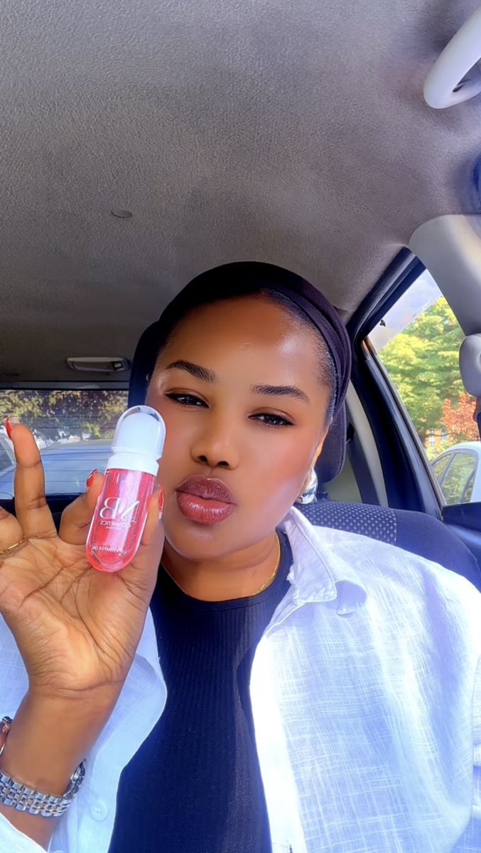 NShaidat's tweet image. A beautiful lip oil to take you through the weekend… 💋